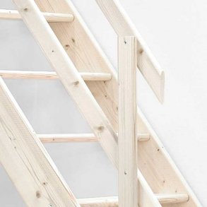 Dolle Normandie Ligelb hemsetrappe i massiv gran med indstemte trin.