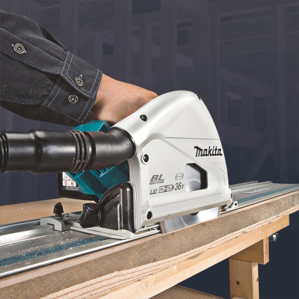 Makita DYKSAV 2X18V 165MM DSP600Z U/AKKU &amp; LADER, 